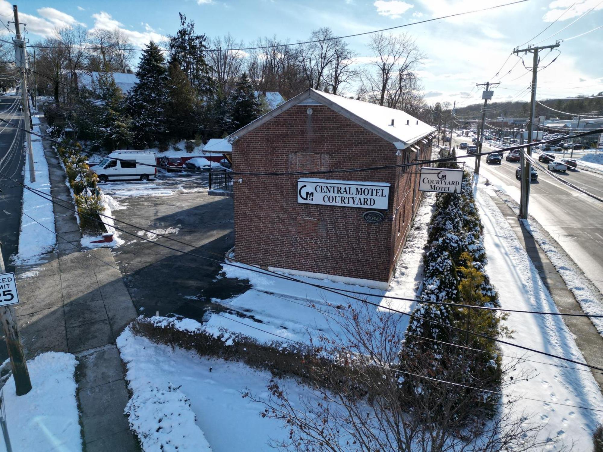 Central Motel Courtyard White Plains Exterior foto